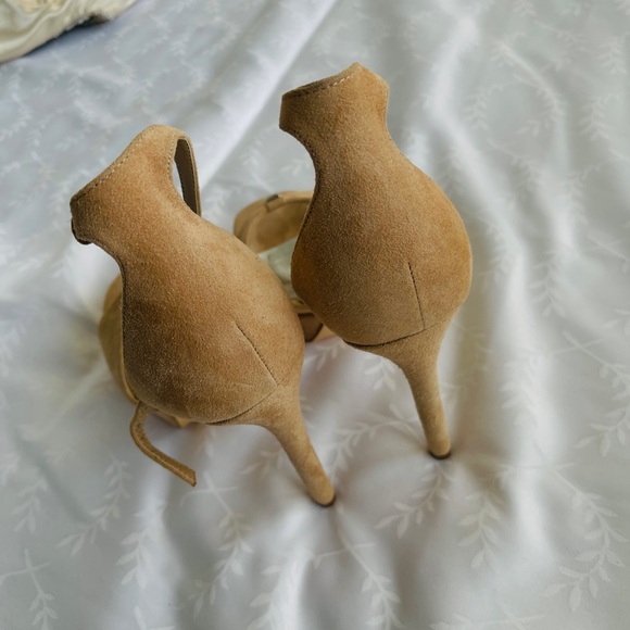 Guess 4in high heels suede beige used once very good condition - Picture 4 of 6